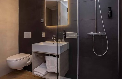 Roden Hotel | 2 Spacious Rooms for Families Exploring Drenthe Region Near Ronostrand