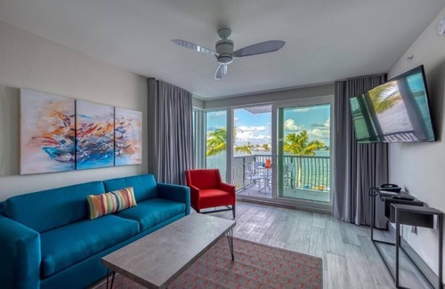 Treasure Island Hotel | 2 Spacious Suites by the Bay – Walk to Everything in Treasure Island!