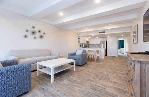 Indian Shores Hotel | 2 Spacious Units for Group Travel, Kitchen, Beach, Pool