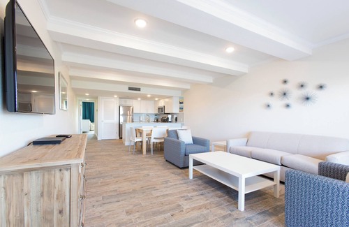 Indian Shores Hotel | 2 Spacious Units for Group Travel, Kitchen, Beach, Pool