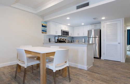 Indian Shores Hotel | 2 Spacious Units for Group Travel, Kitchen, Beach, Pool