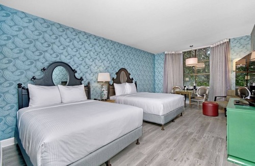 Downtown San Francisco Hotel | 2 Spacious Units with Pool & Free Breakfast in San Francisco SoMa