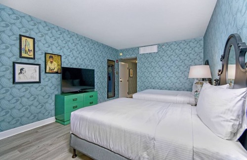 Downtown San Francisco Hotel | 2 Spacious Units with Pool & Free Breakfast in San Francisco SoMa