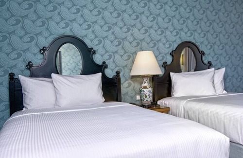 Downtown San Francisco Hotel | 2 Spacious Units with Pool & Free Breakfast in SF SoMa Area