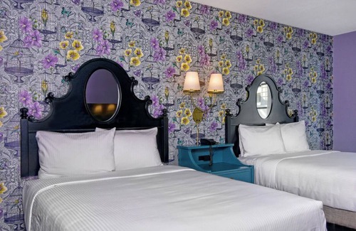 Downtown San Francisco Hotel | 2 Spacious Units with Pool & Free Breakfast in SF SoMa Area