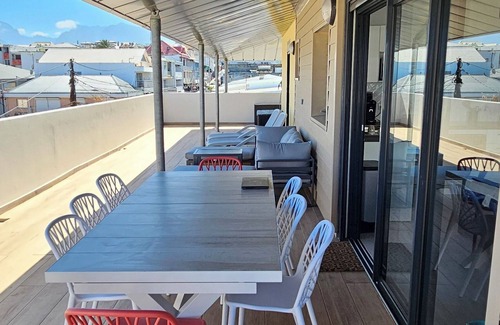 Centre-Ville Apartment | 2 steps from the lagoon (St Pierre) magnificent T3 with huge terrace and rare parking space