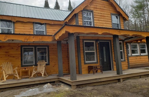 Lake George Cabin | 2 STORY ADIRONDACK LOG CABIN-SKI ! SKI! SKI!
