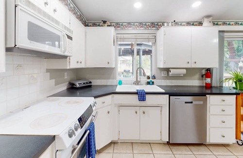 Spokane Valley House | 2-story home with private backyard, grill, fireplace, washer/dryer, & streaming