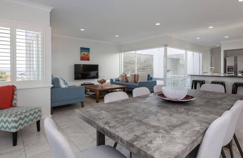 Cottesloe House | 2 story house with beautiful ocean views from the balcony. Free WIFI & Parking.