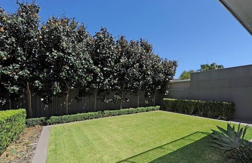 Cottesloe House | 2 story house with beautiful ocean views from the balcony. Free WIFI & Parking.