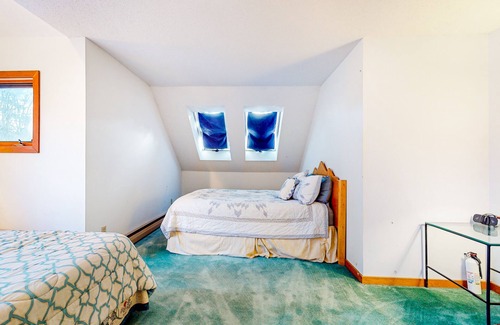 Jamaica Condo | 2-story mountain condo with fireplace, private deck, WFH setup, & jetted tub
