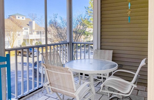 Bethany Beach Condo | 2-Story Sea Colony Condo w/Bikes, Fireplace, Shared Pools, Gym, Sauna, & Tennis