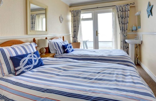 Wiseman's Bridge Apartment | 2 Strandways in Saundersfoot