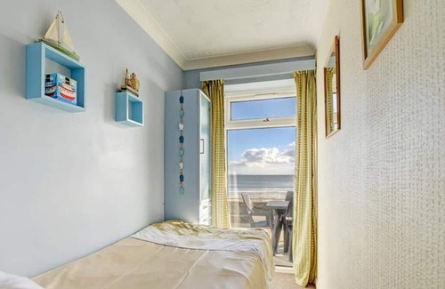 Wiseman's Bridge Apartment | 2 Strandways in Saundersfoot