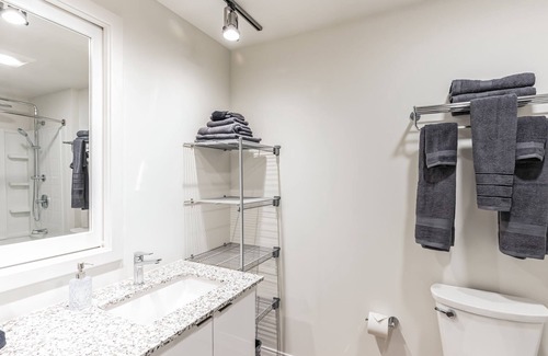 Gateway District Apartment | 2 Studios apartment w prime location