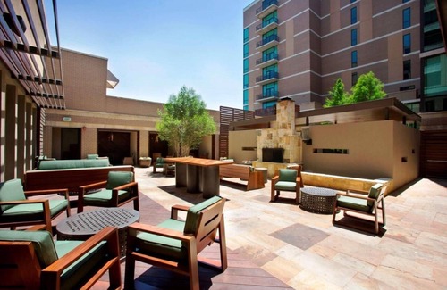 Glencoe Hotel | 2 Stylish Suites Near Mockingbird Station with Spa & Outdoor Pool