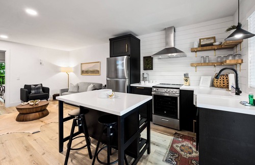 Caton House | 2 Suites | Indoor Heated Pool, Spa, Game Room, Firepits, Corn Hole, Bocce Ball