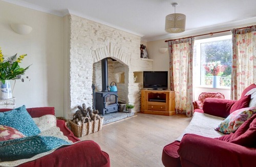 Pontardawe House | 2 Tan-yr-Eglwys - Three Bedroom House, Sleeps 5
