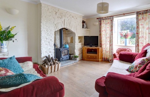 Margam House | 2 Tan-yr-Eglwys - Three Bedroom House, Sleeps 5