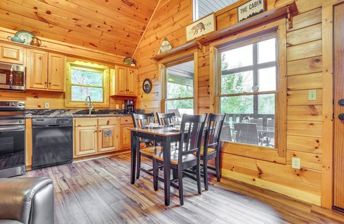Gatlinburg - Pigeon Forge Cabin | 2-Tier Deck & Hot Tub: Quiet Sevierville Cabin