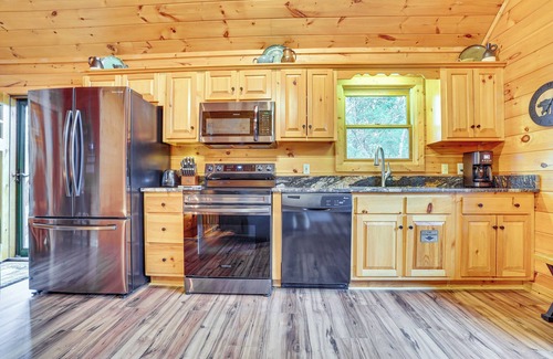 Gatlinburg - Pigeon Forge Cabin | 2-Tier Deck & Hot Tub: Quiet Sevierville Cabin