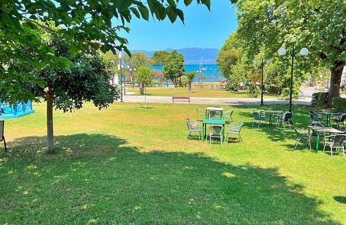 Petalidi House | 2' to the beach, Aμvrosia Petalidi Square, free wifi, smart tv and sea view