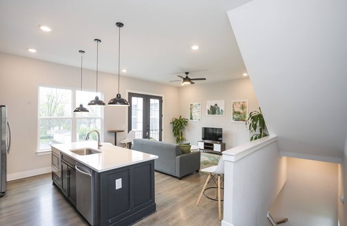 Nashville House | *2* Townhome Combo! 6 bd! Boutique Stays great for large groups!