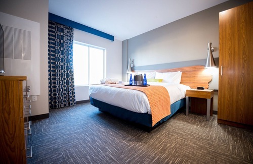 Circleville Hotel | 2 Two Bedrooms with 2 Queens and 1 King at The Kartrite Resort!