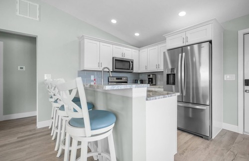 Englewood House | 2-Unit Beach Combo – Bikes, Sand & Sunsets