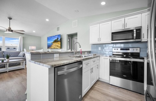 Englewood House | 2-Unit Beach Combo – Bikes, Sand & Sunsets