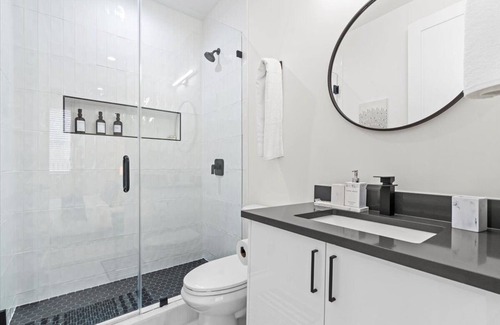 Charlotte House | 2 Unit Modern Apt close to Uptown Charlotte