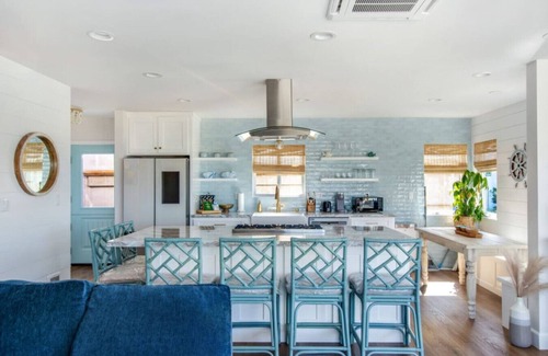 El Porto House | 2 Units - 2 Blocks2Beach - Ocean Views - PoolTable