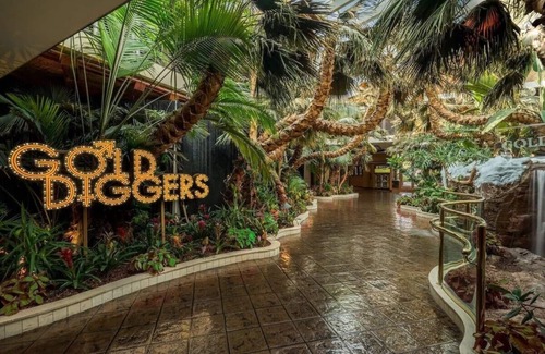 Laughlin House | 2 Units Close to Ken Fovargue Park! Pets Allowed, Outdoor Pool!