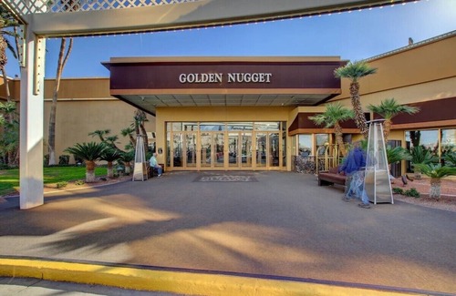 Laughlin House | 2 Units Close to Ken Fovargue Park! Pets Allowed, Outdoor Pool!