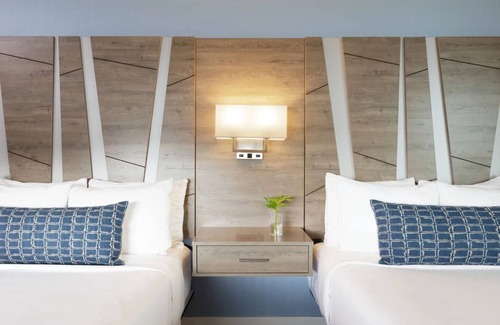 Pinellas Point Hotel | 2 Units | Coastal Getaway w/Balcony | Near Tropicana Field, Gulf Coast Serenity