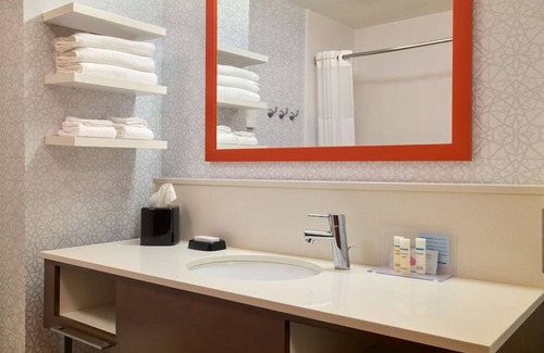 Smithfield Hotel | 2 Units | Enjoy Providence Getaway – Indoor Pool + Free Hot Breakfast