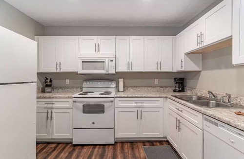 Nashville Condo | 2 Units - Sleeps 16 - Mins. to Downtown/Airport