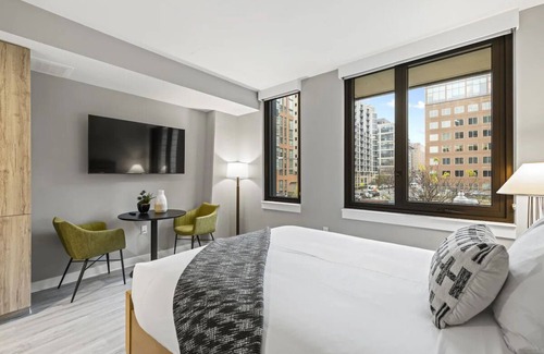 Navy Yard Hotel | 2 Units | Spacious Family Getaway | Stay Near Smithsonian & National Gallery