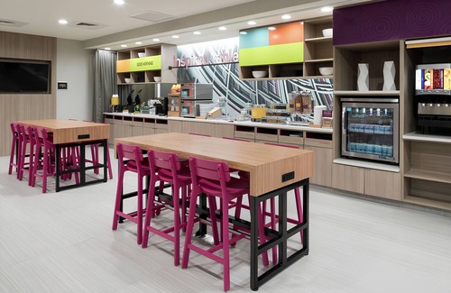 Airport North Hotel | 2 Units | Spacious Hotel Suite near MCO | Kitchenette | Gym