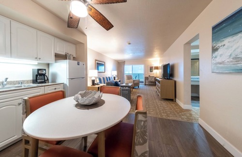 Townsite Hotel | 2 Units w/Kitchen | Steps to Oceanside Pier