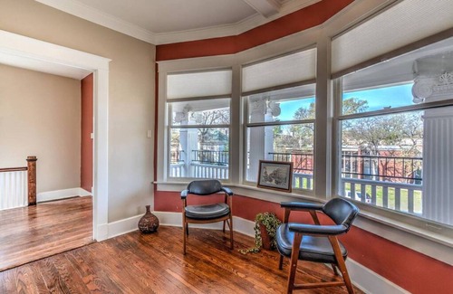 Central Midtown Apartment | #2 · Unwind and Relax in a Historic Midtown property