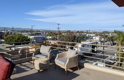 Venice House | #2-Venice Beach's FINEST 1877SF 2BD 2BA & 2 CAR ATTACHED ENCLOSED PRIVATE GARAGE