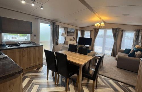 Tattershall House | 2 Waterski