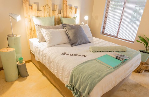 Robertson Apartment | 2 White Street, Self-catering apartment in the heart of the Breede Valley.