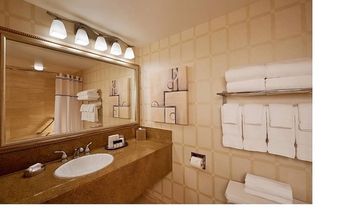 Downtown Las Vegas Hotel | 2 x Carson Tower - Deluxe King Room at Golden Nugget Las Vegas