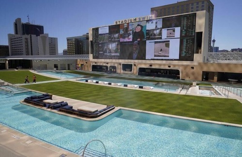 Downtown Las Vegas Hotel | 2 x Circa Rooms at Circa Resort & Casino
