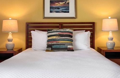 Village of La Jolla Hotel | 2 x Shores VIP Corner Penthouse Accommodation at La Jolla Cove Hotel