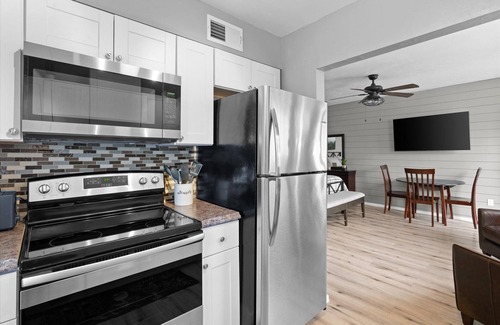 Roosevelt Condo | 20 Chelsea Place On The Park, In Heart Of Downtown