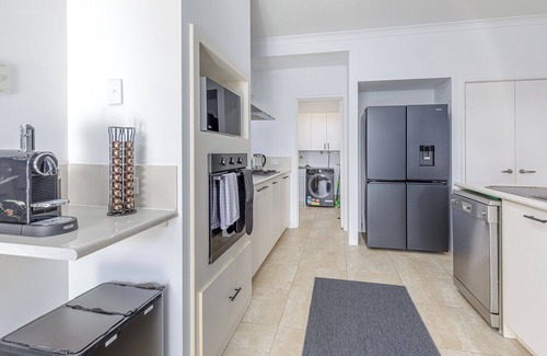 Hillarys House | 20% Discount 75” TVs Long Stay Comfort Perfect for Relocations
