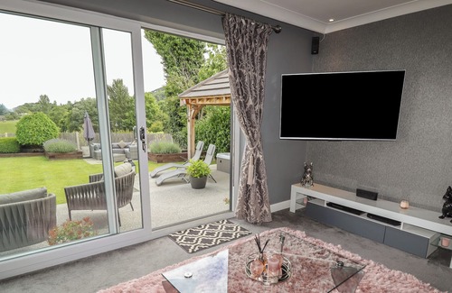Meliden House | 20 GLASFRYN AVENUE, family friendly, with hot tub in Prestatyn